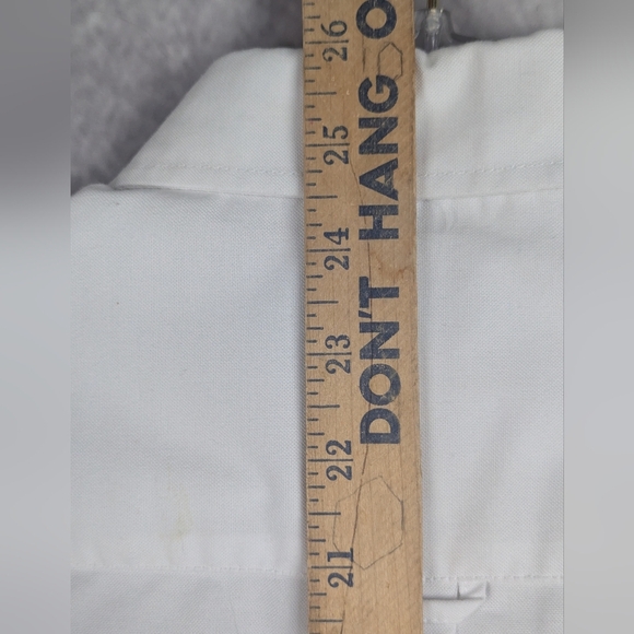 Izod Size 12 Youth Button Down Oxford In White - Picture 9 of 10